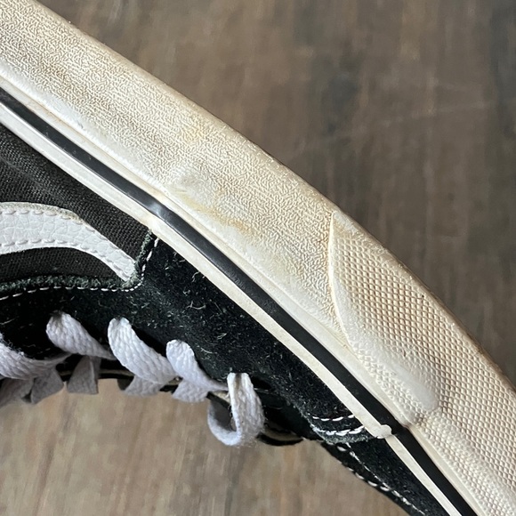 Vans Black and White Unisex Shoes - Picture 10 of 13